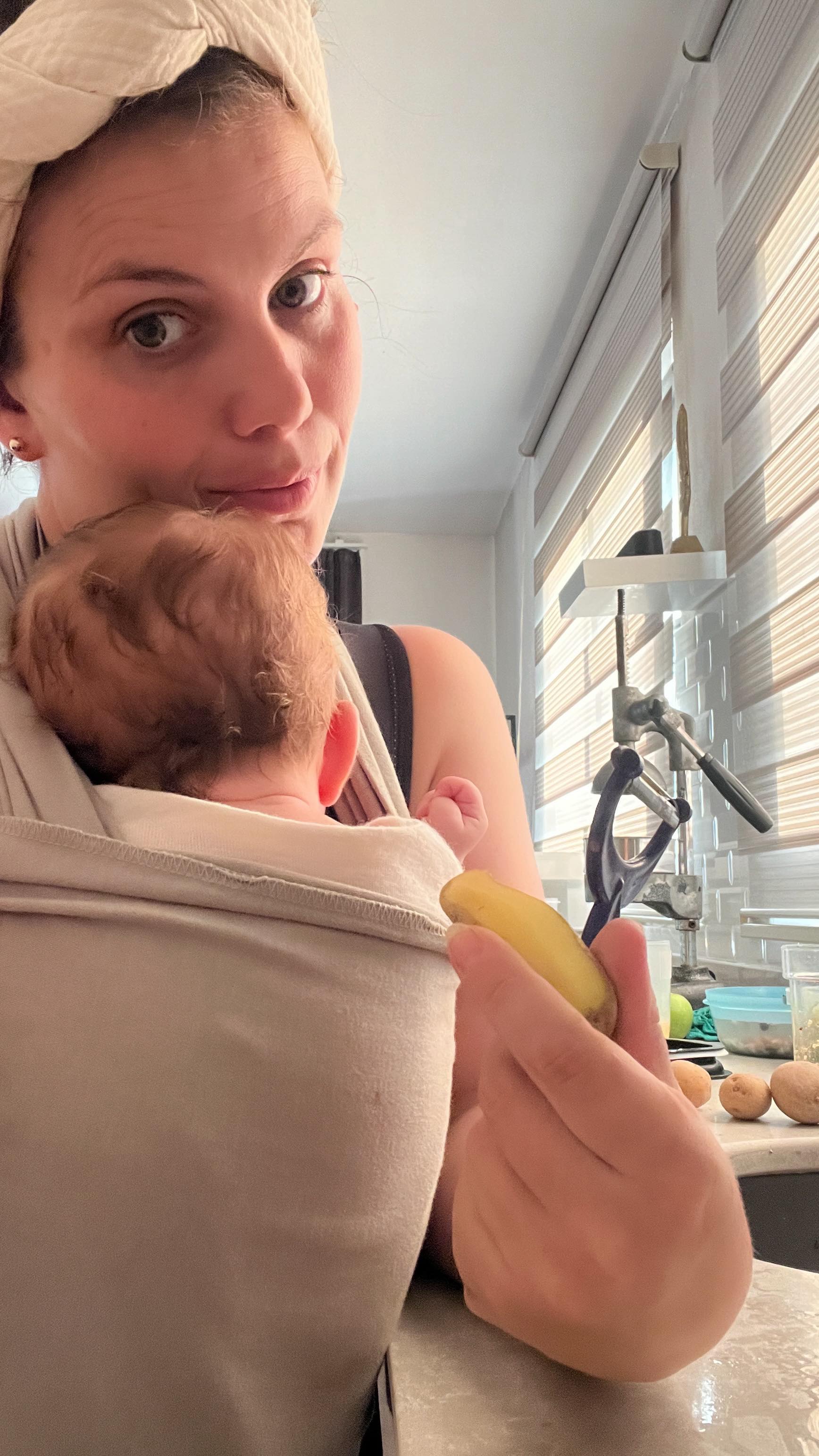 Nothing has to change when you have kids - if it is normal for you some screams in your face while peeling patatos 😂 #peelingpatatoes #beforeandafterbaby #danishturkishbaby #povbaby #povbabyedition