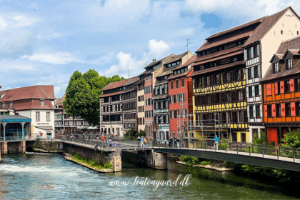 Strasbourg, by i Frankrig, hovedstad i Alsace-regionen, Europaparlamentets by, historisk by ved Rhinen, seværdigheder i Strasbourg, UNESCO verdensarv i Petite France, Strasbourg domkirke, fransk-tysk kulturarv, bindingsværkshuse i Strasbourg, Alsace vinrute, kulturelle oplevelser i Strasbourg, kanalrundfart i Strasbourg, rejse til Strasbourg, gastronomi i Alsace, Strasbourg som turistmål i Frankrig