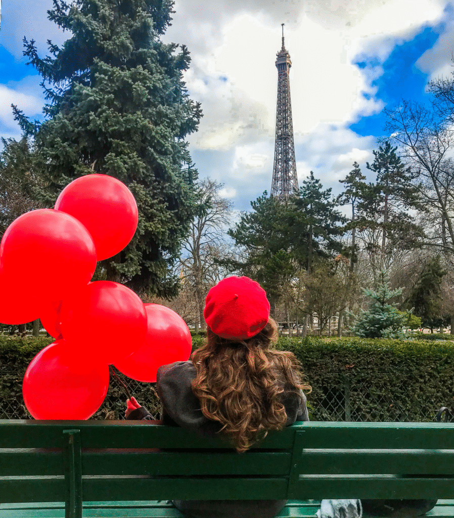 Fakta om Eiffeltårnet, ting du ikke vidste om Eiffeltårnet, skjulte detaljer om Eiffeltårnet i Paris, fun facts om Eiffeltårnet, overraskende viden om Tour Eiffel, Eiffeltårnet sjove fakta, Paris vartegn trivia, Tea Tougaard rejseblog Paris, arkitektoniske fakta om Eiffeltårnet, historiske detaljer om Eiffeltårnet, sjove historier om Eiffeltårnet, ukendte fakta om Eiffeltårnet i Frankrig, fakta om Eiffeltårnets højde og vægt, Eiffeltårnet og verdensudstillingen, ikoniske bygningsværker i Paris
