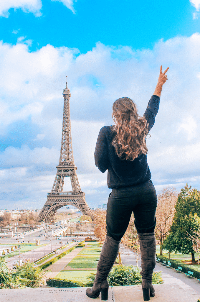 Fakta om Eiffeltårnet, ting du ikke vidste om Eiffeltårnet, skjulte detaljer om Eiffeltårnet i Paris, fun facts om Eiffeltårnet, overraskende viden om Tour Eiffel, Eiffeltårnet sjove fakta, Paris vartegn trivia, Tea Tougaard rejseblog Paris, arkitektoniske fakta om Eiffeltårnet, historiske detaljer om Eiffeltårnet, sjove historier om Eiffeltårnet, ukendte fakta om Eiffeltårnet i Frankrig, fakta om Eiffeltårnets højde og vægt, Eiffeltårnet og verdensudstillingen, ikoniske bygningsværker i Paris