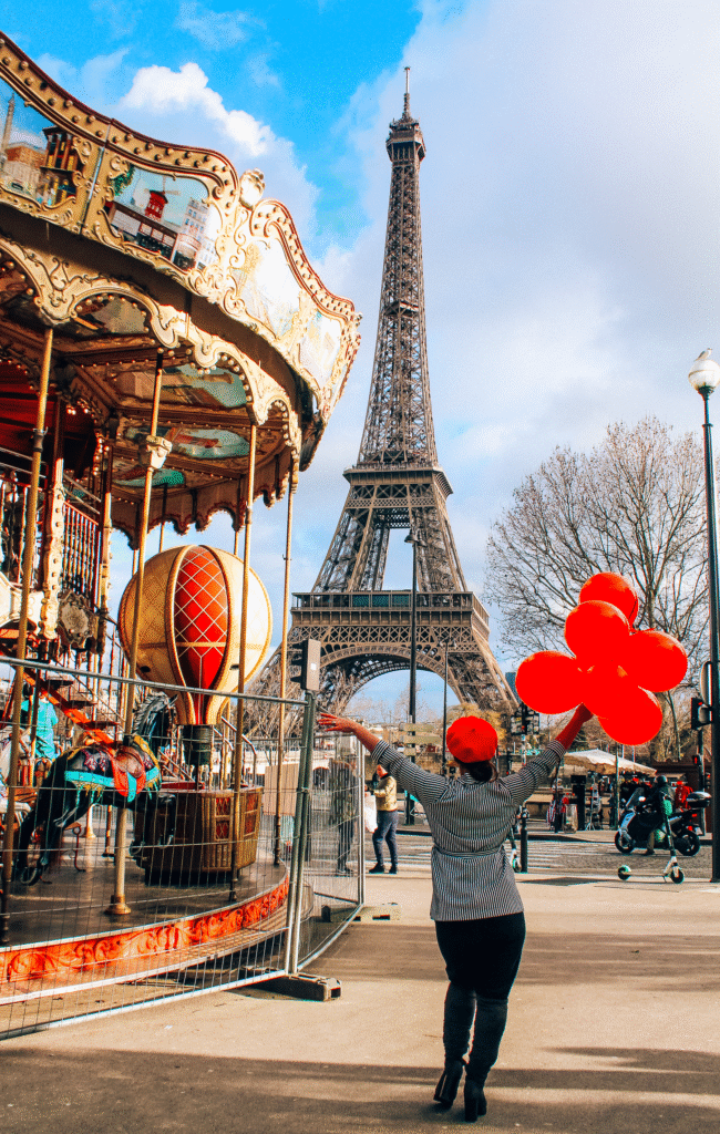 Rejsebloggen Tea Tougaard i Paris, oplevelser ved Eiffeltårnet, Paris som rejsemål, Paris guide af Tea Tougaard, blogindhold om Paris, Eiffeltårnet som seværdighed i Paris, fransk storbyrejse med rejseblogger, billeder fra Paris på rejseblog, Paris og romantik i blogindlæg, blog om storbyferie i Frankrig, Tea Tougaard rejser til Paris, turistoplevelser ved Eiffeltårnet, Sjove fakta om Paris, overraskende ting om Paris, fun facts om Eiffeltårnet, kulturelle kuriositeter fra Paris, skæve fakta om den franske hovedstad, mærkværdige parisiske traditioner, Paris trivia til rejseblog, Tea Tougaard rejseblog Paris, facts om Paris historie og hverdag, underholdende viden om Paris, ukendte seværdigheder i Paris, sjove rejseoplevelser i Paris