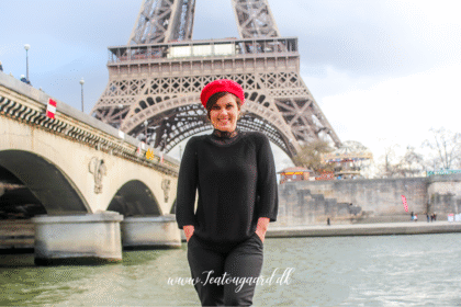 Rejsebloggen Tea Tougaard i Paris, oplevelser ved Eiffeltårnet, Paris som rejsemål, Paris guide af Tea Tougaard, blogindhold om Paris, Eiffeltårnet som seværdighed i Paris, fransk storbyrejse med rejseblogger, billeder fra Paris på rejseblog, Paris og romantik i blogindlæg, blog om storbyferie i Frankrig, Tea Tougaard rejser til Paris, turistoplevelser ved Eiffeltårnet, Sjove fakta om Paris, overraskende ting om Paris, fun facts om Eiffeltårnet, kulturelle kuriositeter fra Paris, skæve fakta om den franske hovedstad, mærkværdige parisiske traditioner, Paris trivia til rejseblog, Tea Tougaard rejseblog Paris, facts om Paris historie og hverdag, underholdende viden om Paris, ukendte seværdigheder i Paris, sjove rejseoplevelser i Paris