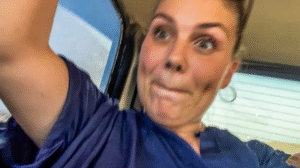 Tea Tougaard rejser i Aserbajdsjan, muddervulkan i Aserbajdsjan, rejseblog fra Aserbajdsjan, oplevelser i Aserbajdsjan, Tea Tougaard muddervulkan, naturfænomen i Aserbajdsjan, vulkansk landskab, rejseeventyr med Tea Tougaard, unikke naturoplevelser i Kaukasus, spændende steder i Aserbajdsjan, rejseinspiration Tea Tougaard, Tea Tougaard blogbilleder, Aserbajdsjans seværdigheder, mud volcano Azerbaijan, Tea Tougaard rejsetips, geologiske oplevelser Aserbajdsjan, Muddervulkaner i Aserbajdsjan, boblende gråt mudder, goldt landskab, naturligt geologisk fænomen, unikt syn nær Gobustan, dampende kratere med mudder, spektakulære vulkanske formationer, oplevelse i naturen, seværdighed i Aserbajdsjan, verdens største koncentration af muddervulkaner, rejseblog, Tea Tougaard rejser, vulkaner uden ild