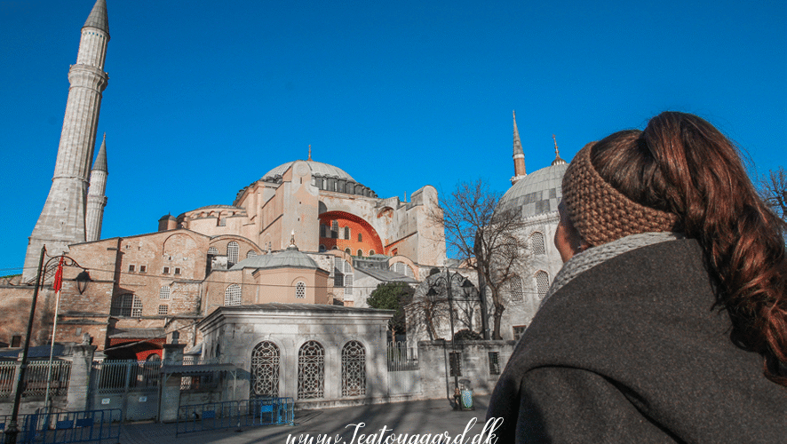 Aya sophia, Hagia sophia, hagia sofia, Istanbul, istanbul guide, istanbul seværdigheder, oplevelser i Istanbul, Hagia Sofia Istanbul, Aya Sofya, historisk seværdighed i Istanbul, byzantinsk kirke og moské, UNESCO verdensarv Tyrkiet, kuppelarkitektur i Istanbul, mosaikker med Jesus og kejsere, osmannisk arkitektur, kulturarv i Tyrkiet, religiøs historie i Istanbul, Hagia Sophia museum og moské, ikonisk vartegn i Istanbul, oplevelser i Istanbul, seværdigheder i Tyrkiet, byzantinsk kunst og arkitektur, sultan Mehmed Erobreren, Konstantinopel historie, must-see i Istanbul, rejseguide Istanbul, historiske monumenter i Tyrkiet