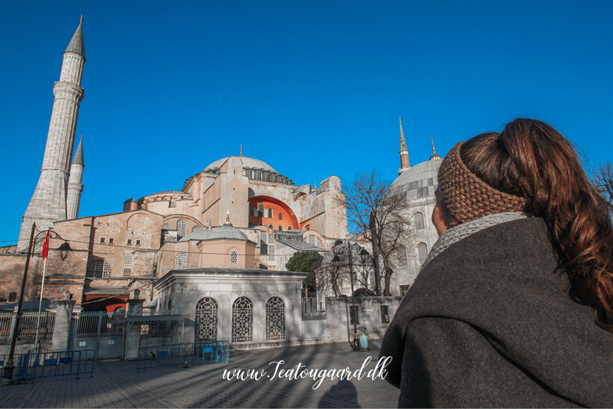Aya sophia, Hagia sophia, hagia sofia, Istanbul, istanbul guide, istanbul seværdigheder, oplevelser i Istanbul, Hagia Sofia Istanbul, Aya Sofya, historisk seværdighed i Istanbul, byzantinsk kirke og moské, UNESCO verdensarv Tyrkiet, kuppelarkitektur i Istanbul, mosaikker med Jesus og kejsere, osmannisk arkitektur, kulturarv i Tyrkiet, religiøs historie i Istanbul, Hagia Sophia museum og moské, ikonisk vartegn i Istanbul, oplevelser i Istanbul, seværdigheder i Tyrkiet, byzantinsk kunst og arkitektur, sultan Mehmed Erobreren, Konstantinopel historie, must-see i Istanbul, rejseguide Istanbul, historiske monumenter i Tyrkiet