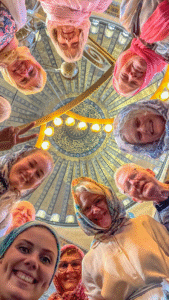 Aya sophia, Hagia sophia, hagia sofia, Istanbul, istanbul guide, istanbul seværdigheder, oplevelser i Istanbul, Hagia Sofia Istanbul, Aya Sofya, historisk seværdighed i Istanbul, byzantinsk kirke og moské, UNESCO verdensarv Tyrkiet, kuppelarkitektur i Istanbul, mosaikker med Jesus og kejsere, osmannisk arkitektur, kulturarv i Tyrkiet, religiøs historie i Istanbul, Hagia Sophia museum og moské, ikonisk vartegn i Istanbul, oplevelser i Istanbul, seværdigheder i Tyrkiet, byzantinsk kunst og arkitektur, sultan Mehmed Erobreren, Konstantinopel historie, must-see i Istanbul, rejseguide Istanbul, historiske monumenter i Tyrkiet