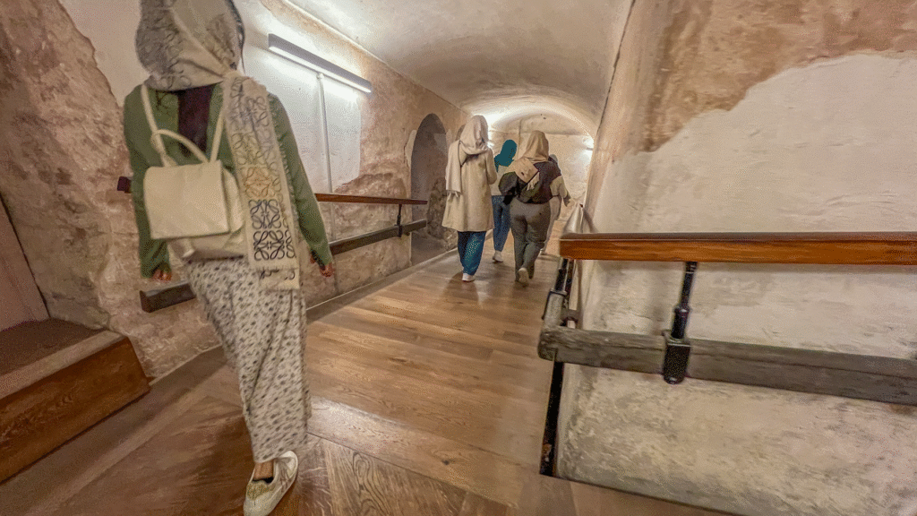 Aya sophia, Hagia sophia, hagia sofia, Istanbul, istanbul guide, istanbul seværdigheder, oplevelser i Istanbul, Hagia Sofia Istanbul, Aya Sofya, historisk seværdighed i Istanbul, byzantinsk kirke og moské, UNESCO verdensarv Tyrkiet, kuppelarkitektur i Istanbul, mosaikker med Jesus og kejsere, osmannisk arkitektur, kulturarv i Tyrkiet, religiøs historie i Istanbul, Hagia Sophia museum og moské, ikonisk vartegn i Istanbul, oplevelser i Istanbul, seværdigheder i Tyrkiet, byzantinsk kunst og arkitektur, sultan Mehmed Erobreren, Konstantinopel historie, must-see i Istanbul, rejseguide Istanbul, historiske monumenter i Tyrkiet