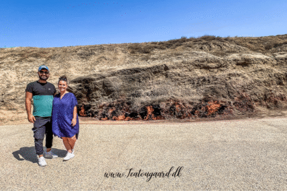 Azerbaijan seværdighed Yanardag, ildbjerget i Baku, evigt brændende ild, naturligt gasfænomen i Azerbaijan, Yanardag flammer, brændende bjerg, oplev ildens land, Yanardag turistattraktion, ildsted i naturen, Baku must-see seværdighed, unikke naturfænomener i Azerbaijan, Yanardag ildklippe, historisk ildsted, Azerbaijan naturattraktion, naturlig gasflamme, ildsymbol i Azerbaijan, spændende seværdigheder i Baku, geologisk vidunder i Azerbaijan, kulturel betydning af ild i Azerbaijan, ildkultur og zoroastrisme