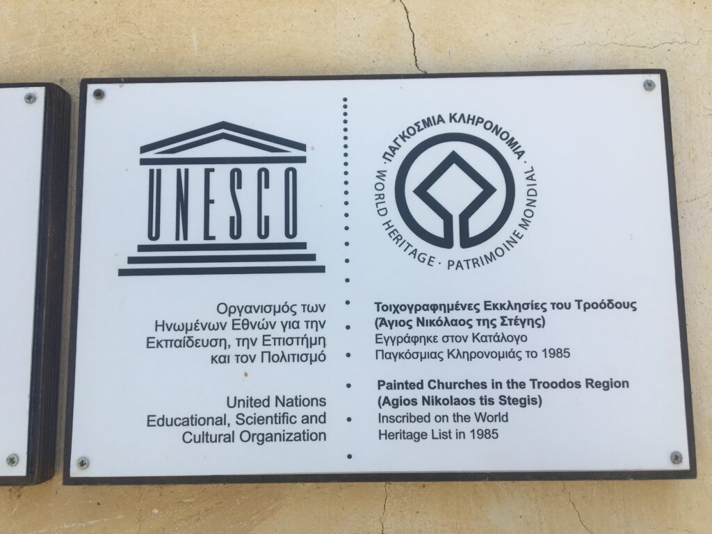 Agios Nikolaos tis Stegis kirke, Troodos-bjergene, UNESCO verdensarv på Cypern, byzantinsk kirke med freskoer, middelalderlig ortodoks kirke, kulturel seværdighed i Cyperns bjerge, historisk kirke i Troodos, UNESCO-listet kirke, ortodoks kunst og arkitektur, kirke med bemalede vægge, religiøse seværdigheder på Cypern, kirkerute i Troodos, kulturarv i Cyperns højland, kirke fra 11. århundrede, Cyperns skjulte skatte, freskomalerier i kirke, historiske steder på Cypern, pilgrimssted i bjergene, cypriotisk byzantinsk arkitektur.