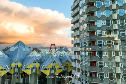 Kubehusene Rotterdam, seværdigheder Rotterdam, unikke huse Holland, arkitektoniske oplevelser Rotterdam, Cube Houses Holland, moderne arkitektur i Rotterdam, Bolwoningen, Piet Blom kubehuse, ikoniske bygninger i Rotterdam, farverige kubehuse, oplev Cube Houses, rejseguide Rotterdam, arkitektur seværdigheder Holland, oplevelser i Rotterdam centrum, must-see Rotterdam, kreative boliger, hollandsk arkitektur, besøg Kubehusene, spændende huse i Holland, arkitekturinteresse Rotterdam