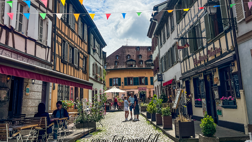 Strasbourg seværdigheder, oplevelser i Strasbourg, rejseguide til Strasbourg, Frankrigs mest charmerende byer, Alsace regionen, UNESCO verdensarv, Strasbourg gamle bydel, Petite France Strasbourg, Strasbourg domkirke, Cathédrale Notre-Dame de Strasbourg, europæisk kulturarv, historiske bygninger Strasbourg, kanalrundfart Strasbourg, fransk-tysk arkitektur, Strasbourg og EU, Europaparlamentet Strasbourg, gastronomi i Alsace, Strasbourg jul, julemarked i Strasbourg, romantiske oplevelser i Strasbourg, rejsetips til Strasbourg, ferie i Strasbourg, Strasbourg weekendtur, Alsace vinrute, Strasbourg for børn, Strasbourg i december, Strasbourg rejseinspiration
