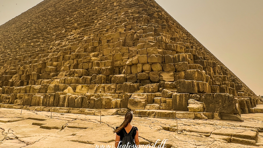 Egypten, Cairo, Kairo, rejse til Egypten, rejseguide til Egypten, guide til Cairo, oplevelser i Kairo, ferie i Egypten, Egyptens hovedstad, seværdigheder i Cairo, hvad skal man opleve i Egypten, rejsetips til Egypten, pyramiderne i Giza, Grand Egyptian Museum, Khan el-Khalili basaren, Nilen, egyptisk kultur, historie i Egypten, storbyferie i Kairo, backpacking i Egypten, weekend i Cairo, turistattraktioner i Egypten, rejseoplevelser i Egypten, dansk rejseblog, rejseblog om Egypten, Danish travel blog, blog om at rejse, rejseblogger anbefaling, oplevelser i Mellemøsten, guide til Egyptens seværdigheder, Cairo på egen hånd, rejseinspiration til Egypten, ferieguide til Kairo, Egypten rejseblog, rejseliv, eventyr i Egypten.