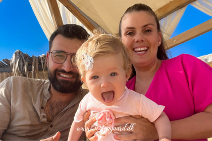 dansk tyrkisk familie, sommer i Danmark, dansk tyrkisk baby, dansk tyrkisk par, familie mellem Danmark og Tyrkiet, dansk tyrkisk hverdagsliv, livet som dansk tyrkisk familie, expat i Alanya, dansk familie i Alanya, sommerferie i Danmark, ferie i Danmark med baby, Danmark med småbørn, dansk sommerhusliv, familietid i Danmark, besøg hos familien i Danmark, dansk tyrkisk kultur, to kulturer i én familie, baby med dansk og tyrkisk baggrund, rejseblog om familieliv, familieliv mellem Danmark og Tyrkiet, hverdagsliv som udlandsdansker, udlandsdansker i Tyrkiet, dansk liv i Alanya, dansk rejseblog, personlig rejseblog, mor med baby på rejse, rejser med baby, hjem i Danmark og Tyrkiet, dansk sommer med familie, expatliv i Tyrkiet, familieliv i Alanya
