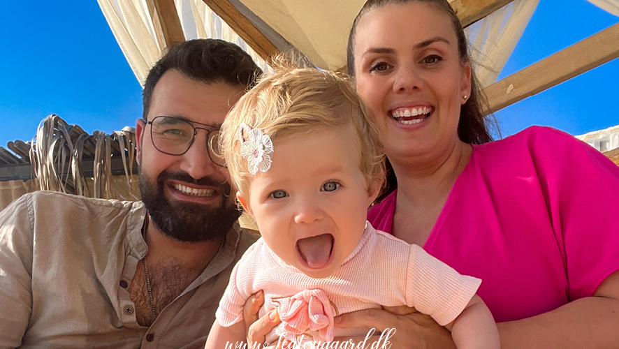 dansk tyrkisk familie, sommer i Danmark, dansk tyrkisk baby, dansk tyrkisk par, familie mellem Danmark og Tyrkiet, dansk tyrkisk hverdagsliv, livet som dansk tyrkisk familie, expat i Alanya, dansk familie i Alanya, sommerferie i Danmark, ferie i Danmark med baby, Danmark med småbørn, dansk sommerhusliv, familietid i Danmark, besøg hos familien i Danmark, dansk tyrkisk kultur, to kulturer i én familie, baby med dansk og tyrkisk baggrund, rejseblog om familieliv, familieliv mellem Danmark og Tyrkiet, hverdagsliv som udlandsdansker, udlandsdansker i Tyrkiet, dansk liv i Alanya, dansk rejseblog, personlig rejseblog, mor med baby på rejse, rejser med baby, hjem i Danmark og Tyrkiet, dansk sommer med familie, expatliv i Tyrkiet, familieliv i Alanya