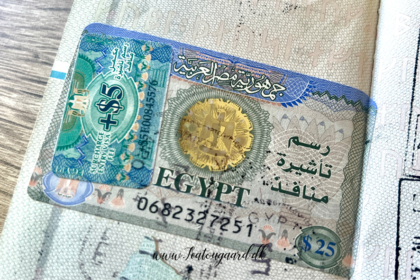Egypten visum, visum til Egypten, visum ved ankomst til Egypten, Egypten rejseguide, indrejse i Egypten, regler for visum til Egypten, turistvisum Egypten, visum i Cairo lufthavn, rejsetips til Egypten, guide til Egyptens visum, visumansøgning Egypten, ferie i Egypten, rejse til Cairo, Egypten indrejsekrav, visumproces i Egypten, praktisk information om Egypten, egyptisk turistvisum, rejseblog om Egypten, Danish travel blog, rejseoplevelser i Egypten, hvordan får man visum til Egypten, Egypten lufthavn, Cairo International Airport, rejseforberedelse til Egypten, visumguide Egypten, Egypten på egen hånd, indrejse til Cairo, tips til rejser i Egypten, egyptiske myndigheder, turistrejse til Egypten