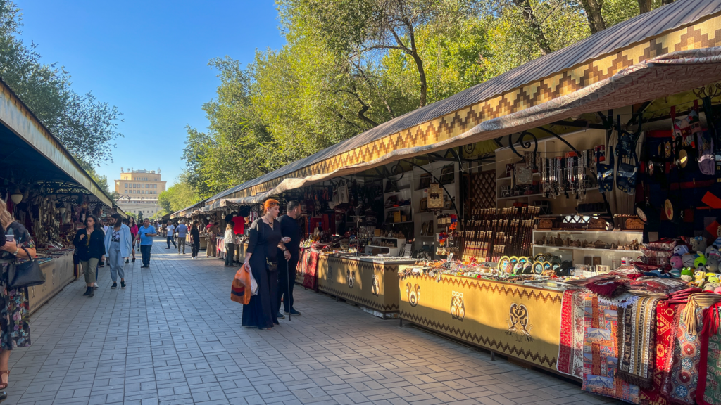 Armenien, Jerevan, rejseguide til Jerevan, rejseguide til Armenien, ferie i Armenien, oplevelser i Jerevan, seværdigheder i Jerevan, hvad skal man opleve i Armenien, Armeniens hovedstad, rejsetips til Armenien, rejse på egen hånd i Armenien, kultur i Armenien, historie i Armenien, armensk mad, armenske seværdigheder, weekend i Jerevan, backpacking i Armenien, Kaukasus rejse, rejseblog om Armenien, dansk rejseblog, Danish travel blog, blog om at rejse, rejseblogger anbefaling, oplevelser i Kaukasus, Jerevan seværdigheder, guide til Armenien, rejseinspiration Armenien, historiske klostre i Armenien, storbyferie i Jerevan, Armenien rejseblog