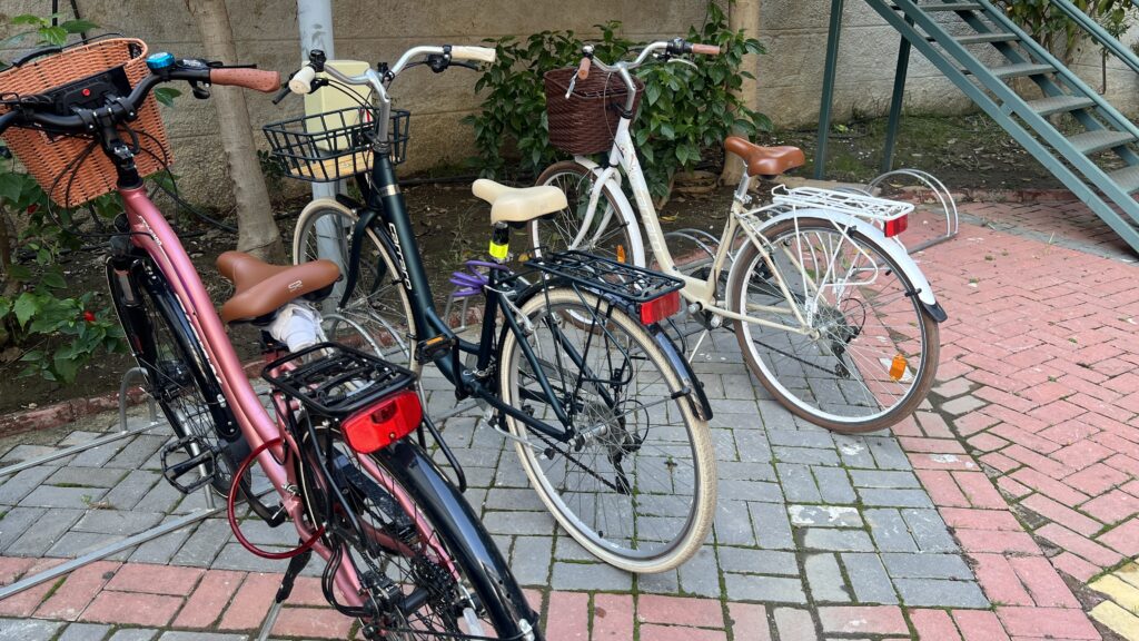 Danmark Tyrkiet forskelle, cykler i Danmark og Tyrkiet, cykelkultur i Danmark, cykelkultur i Tyrkiet, danske cykelstier, trafik i Tyrkiet, hverdagsliv i Danmark, hverdagsliv i Tyrkiet, transport i Danmark, transport i Tyrkiet, dansk tyrkisk familie, expat i Alanya, livet i Alanya, kulturforskelle mellem Danmark og Tyrkiet, cykling i Danmark, cykling i Tyrkiet, cykel som transportmiddel, danske vaner, tyrkiske vaner, rejseblog om Danmark, rejseblog om Tyrkiet, Danish travel blog, dansk rejseblog, sjove kulturforskelle, familie mellem Danmark og Tyrkiet, forskelle på trafik i Danmark og Tyrkiet, hverdag som udlandsdansker, transportkultur i Europa og Tyrkiet