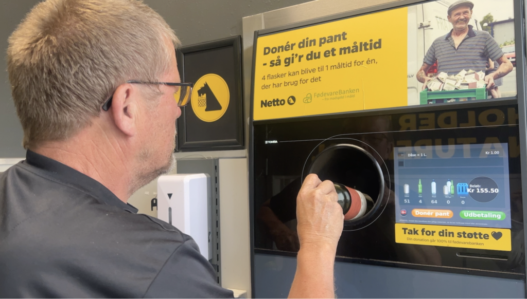 Danmark pant, Tyrkiet pant, forskel på Danmark og Tyrkiet, pantsystem i Danmark, pantsystem i Tyrkiet, genbrug af flasker, genbrug af dåser, flaskepant, dåsepant, miljø i Danmark, miljø i Tyrkiet, affaldssortering, bæredygtighed, genanvendelse, danske pantautomater, tyrkiske pantautomater, pant på drikkevarer, forskelle mellem Danmark og Tyrkiet, dansk hverdag, tyrkisk hverdag, kulturforskelle, dansk tyrkisk familie, expat i Tyrkiet, livet i Alanya, danske vaner, tyrkiske vaner, rejseblog om Tyrkiet, rejseblog om Danmark, Danish travel blog, hverdagsforskelle mellem Danmark og Tyrkiet