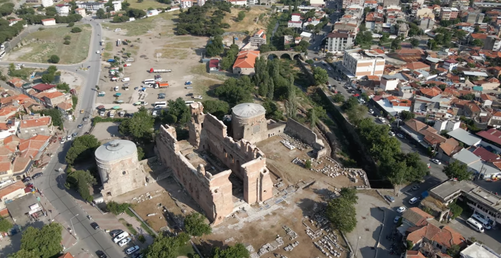 Pergamon, Bergama, Pergamon Tyrkiet, Bergama Tyrkiet, Pergamon ruinby, antikke ruiner i Tyrkiet, historiske seværdigheder i Tyrkiet, oplevelser i Bergama, seværdigheder i Bergama, den antikke by Pergamon, Pergamon Akropolis, Akropolis i Bergama, oldtidsby i Tyrkiet, arkæologiske udgravninger i Tyrkiet, antikke byer i Tyrkiet, græske ruiner i Tyrkiet, romerske ruiner i Tyrkiet, UNESCO i Tyrkiet, Pergamon UNESCO, historie i Tyrkiet, kulturrejse i Tyrkiet, rejseguide til Bergama, rejseblog om Tyrkiet, dansk rejseblog, Danish travel blog, rejseblogger anbefaling, Tyrkiet på egen hånd, historiske oplevelser i Tyrkiet, Pergamon teater, Asklepion Bergama, rejseinspiration til Tyrkiet, ruiner og oldtidshistorie i Tyrkiet
