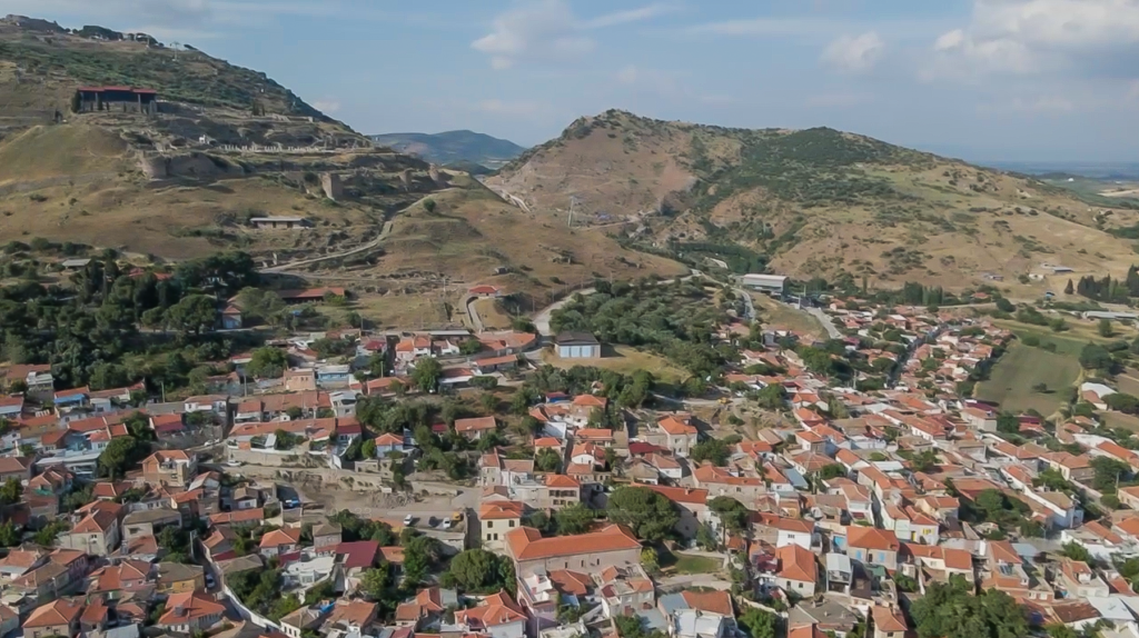Pergamon, Bergama, Pergamon Tyrkiet, Bergama Tyrkiet, Pergamon ruinby, antikke ruiner i Tyrkiet, historiske seværdigheder i Tyrkiet, oplevelser i Bergama, seværdigheder i Bergama, den antikke by Pergamon, Pergamon Akropolis, Akropolis i Bergama, oldtidsby i Tyrkiet, arkæologiske udgravninger i Tyrkiet, antikke byer i Tyrkiet, græske ruiner i Tyrkiet, romerske ruiner i Tyrkiet, UNESCO i Tyrkiet, Pergamon UNESCO, historie i Tyrkiet, kulturrejse i Tyrkiet, rejseguide til Bergama, rejseblog om Tyrkiet, dansk rejseblog, Danish travel blog, rejseblogger anbefaling, Tyrkiet på egen hånd, historiske oplevelser i Tyrkiet, Pergamon teater, Asklepion Bergama, rejseinspiration til Tyrkiet, ruiner og oldtidshistorie i Tyrkiet