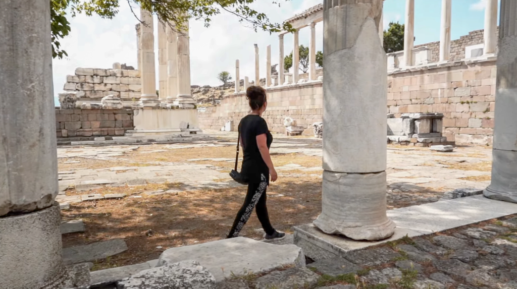 Pergamon, Bergama, Pergamon Tyrkiet, Bergama Tyrkiet, Pergamon ruinby, antikke ruiner i Tyrkiet, historiske seværdigheder i Tyrkiet, oplevelser i Bergama, seværdigheder i Bergama, den antikke by Pergamon, Pergamon Akropolis, Akropolis i Bergama, oldtidsby i Tyrkiet, arkæologiske udgravninger i Tyrkiet, antikke byer i Tyrkiet, græske ruiner i Tyrkiet, romerske ruiner i Tyrkiet, UNESCO i Tyrkiet, Pergamon UNESCO, historie i Tyrkiet, kulturrejse i Tyrkiet, rejseguide til Bergama, rejseblog om Tyrkiet, dansk rejseblog, Danish travel blog, rejseblogger anbefaling, Tyrkiet på egen hånd, historiske oplevelser i Tyrkiet, Pergamon teater, Asklepion Bergama, rejseinspiration til Tyrkiet, ruiner og oldtidshistorie i Tyrkiet
