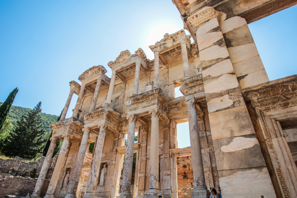 Efesos, Ephesos, Ephesus, Efesos Tyrkiet, Ephesos Tyrkiet, Ephesus Turkey, ruiner i Efesos, antikke ruiner i Tyrkiet, den antikke by Efesos, Efesos ruinby, seværdigheder i Efesos, oplevelser i Efesos, museer i Efesos, Efesos museum, Ephesus Museum, Selçuk museum, arkæologisk museum i Selçuk, arkæologiske udgravninger i Tyrkiet, antikke byer i Tyrkiet, romerske ruiner i Tyrkiet, græske ruiner i Tyrkiet, Celsus biblioteket, Library of Celsus, det store teater i Efesos, Artemis-templet, Temple of Artemis, Efesos historie, UNESCO Efesos, UNESCO i Tyrkiet, historiske seværdigheder i Tyrkiet, kulturrejse i Tyrkiet, Selçuk Tyrkiet, rejseguide til Efesos, rejseblog om Tyrkiet, dansk rejseblog, Danish travel blog, Tyrkiet rejseblog