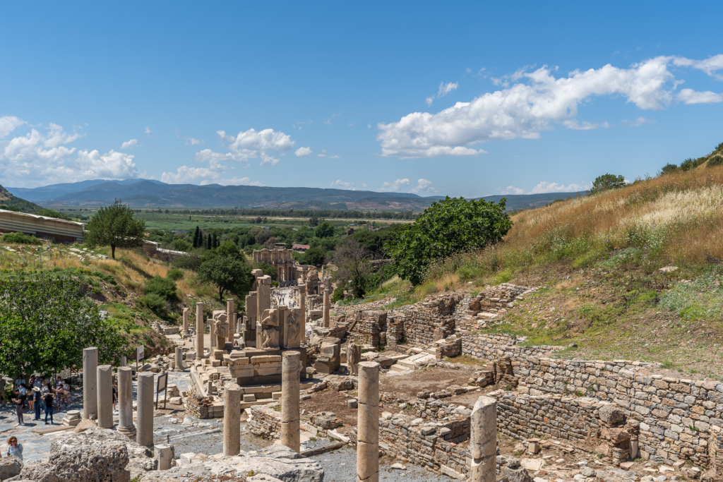 Efesos, Ephesos, Ephesus, Efesos Tyrkiet, Ephesos Tyrkiet, Ephesus Turkey, ruiner i Efesos, antikke ruiner i Tyrkiet, den antikke by Efesos, Efesos ruinby, seværdigheder i Efesos, oplevelser i Efesos, museer i Efesos, Efesos museum, Ephesus Museum, Selçuk museum, arkæologisk museum i Selçuk, arkæologiske udgravninger i Tyrkiet, antikke byer i Tyrkiet, romerske ruiner i Tyrkiet, græske ruiner i Tyrkiet, Celsus biblioteket, Library of Celsus, det store teater i Efesos, Artemis-templet, Temple of Artemis, Efesos historie, UNESCO Efesos, UNESCO i Tyrkiet, historiske seværdigheder i Tyrkiet, kulturrejse i Tyrkiet, Selçuk Tyrkiet, rejseguide til Efesos, rejseblog om Tyrkiet, dansk rejseblog, Danish travel blog, Tyrkiet rejseblog