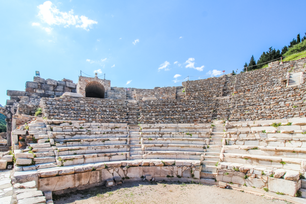 Efesos, Ephesos, Ephesus, Efesos Tyrkiet, Ephesos Tyrkiet, Ephesus Turkey, ruiner i Efesos, antikke ruiner i Tyrkiet, den antikke by Efesos, Efesos ruinby, seværdigheder i Efesos, oplevelser i Efesos, museer i Efesos, Efesos museum, Ephesus Museum, Selçuk museum, arkæologisk museum i Selçuk, arkæologiske udgravninger i Tyrkiet, antikke byer i Tyrkiet, romerske ruiner i Tyrkiet, græske ruiner i Tyrkiet, Celsus biblioteket, Library of Celsus, det store teater i Efesos, Artemis-templet, Temple of Artemis, Efesos historie, UNESCO Efesos, UNESCO i Tyrkiet, historiske seværdigheder i Tyrkiet, kulturrejse i Tyrkiet, Selçuk Tyrkiet, rejseguide til Efesos, rejseblog om Tyrkiet, dansk rejseblog, Danish travel blog, Tyrkiet rejseblog