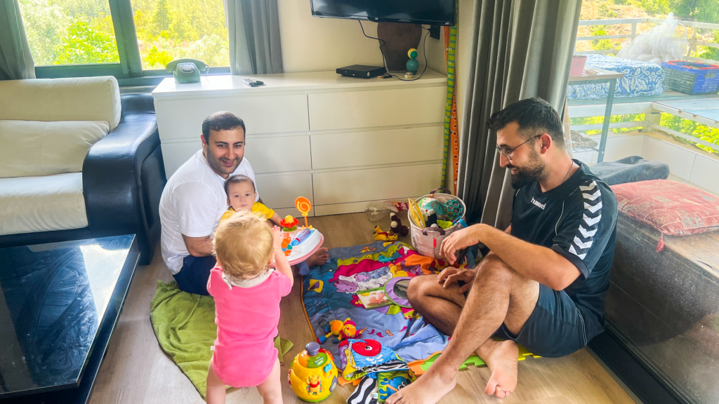 mine hjem, vores hjem, tre hjem i to lande, hjem i Danmark og Tyrkiet, to hjem i Alanya, hjem i Danmark, hjem i Tyrkiet, bolig i Alanya, livet mellem Danmark og Tyrkiet, dansk tyrkisk familieliv, familie med flere hjem, hverdagsliv mellem to lande, udlandsdansker i Tyrkiet, dansk familie i Alanya, expat i Alanya, expatliv i Tyrkiet, livet som udlandsdansker, boligliv i Tyrkiet, vores hjem i Alanya, vores hjem i Danmark, flere hjem i forskellige lande, familieliv i Danmark og Tyrkiet, hverdagen i Alanya, livet i Alanya, dansk tyrkisk hverdag, kulturforskelle Danmark Tyrkiet, personlig blog om livet i Tyrkiet, personlig rejseblog, dansk rejseblog, Danish travel blog, TeaTougaard.dk, livet i udlandet, mit liv i Tyrkiet, Danmark og Tyrkiet, hjem er flere steder