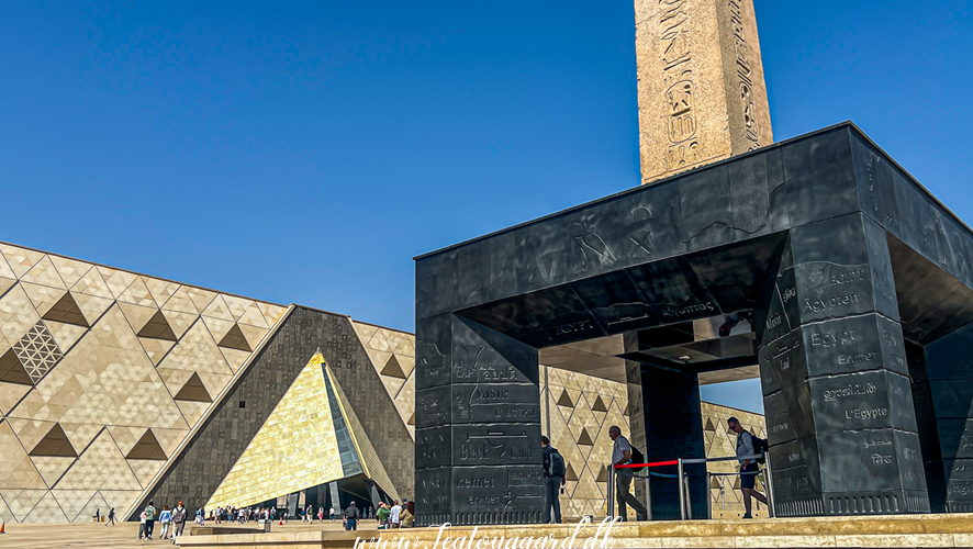 Grand Egyptian Museum, GEM, Grand Egyptian Museum Egypten, Grand Egyptian Museum Cairo, Grand Egyptian Museum Giza, Det Store Egyptiske Museum, Egyptens nye museum, GEM museum, GEM Egypten, museum i Cairo, museum i Giza, seværdigheder i Egypten, seværdigheder i Cairo, oplevelser i Egypten, oplevelser i Giza, museer i Egypten, Egyptens historie, oldtidens Egypten, egyptiske faraoer, Tutankhamons gravskatte, Tutankhamon udstilling, Ramses II statue, egyptiske mumier, egyptiske statuer, arkæologiske fund fra Egypten, egyptiske kunstskatte, verdens største arkæologiske museer, pyramiderne i Giza, museum ved pyramiderne, historiske seværdigheder i Egypten, egyptisk kultur og historie, Grand Egyptian Museum billetter, entré til Grand Egyptian Museum, besøg Grand Egyptian Museum, guide til Grand Egyptian Museum, rejseguide til Cairo, rejseblog om Egypten, dansk rejseblog, Danish travel blog, TeaTougaard.dk